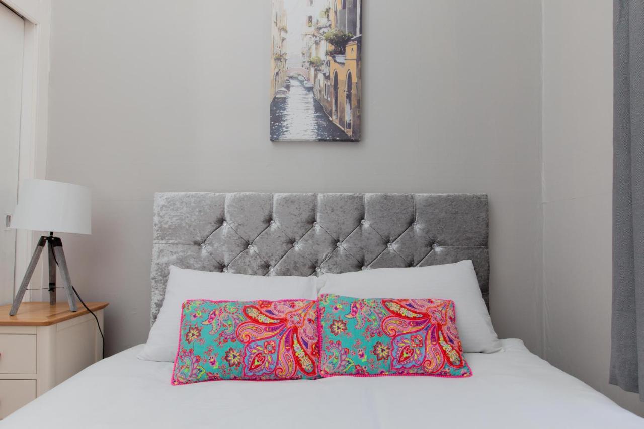 Bright & Homely City Centre Apartment Near Holyrood Edinburgh Bagian luar foto