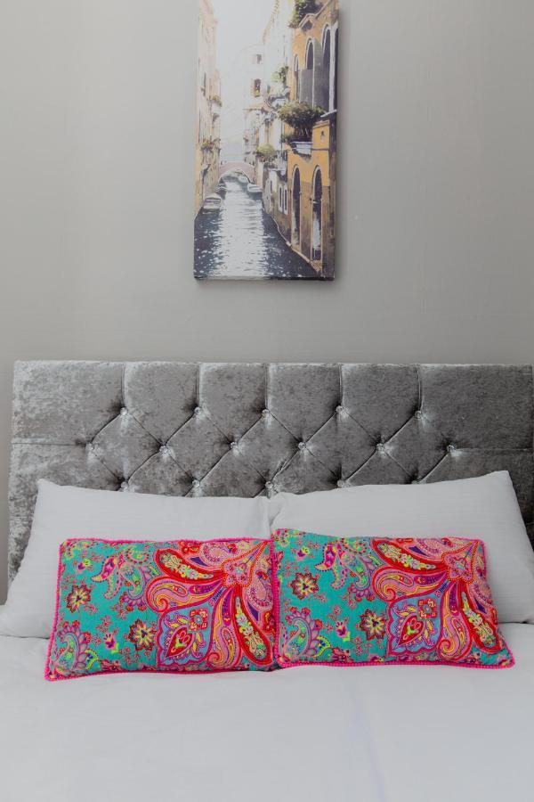 Bright & Homely City Centre Apartment Near Holyrood Edinburgh Bagian luar foto