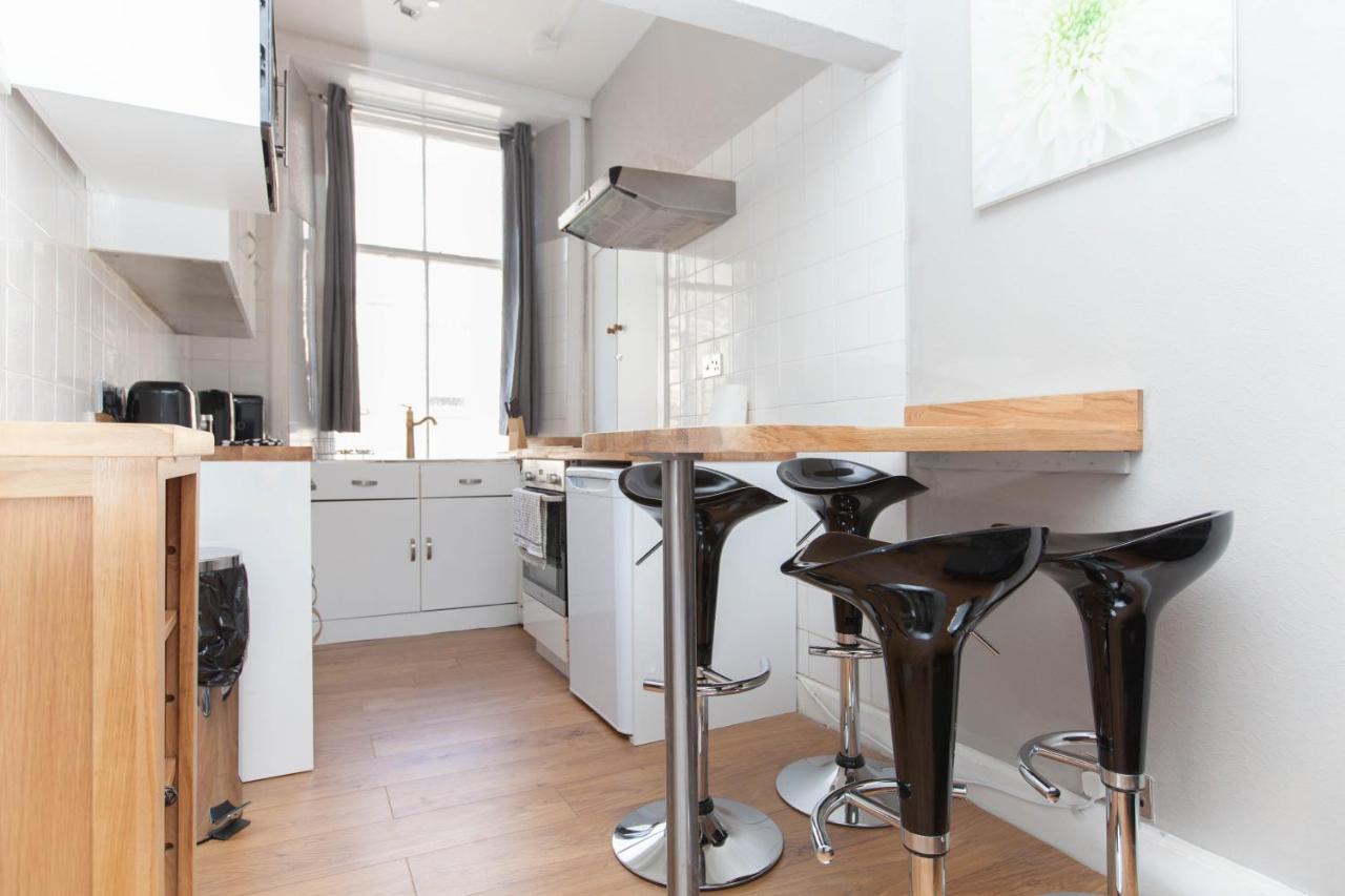 Bright & Homely City Centre Apartment Near Holyrood Edinburgh Bagian luar foto